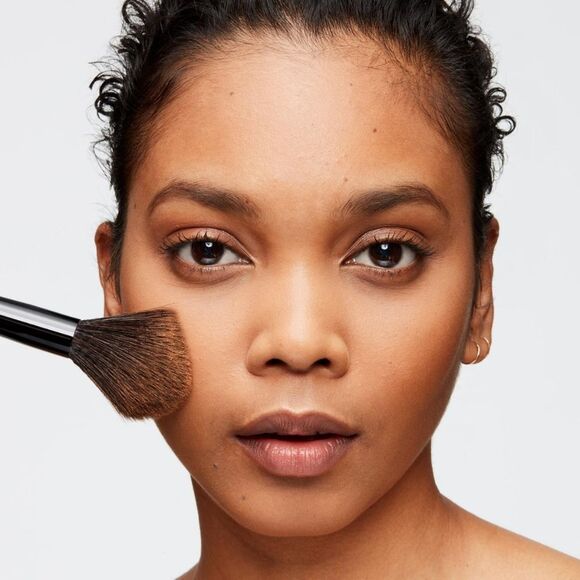 Halo Perfecting Powder by Smashbox in Shade Tan - Picture 5 of 13